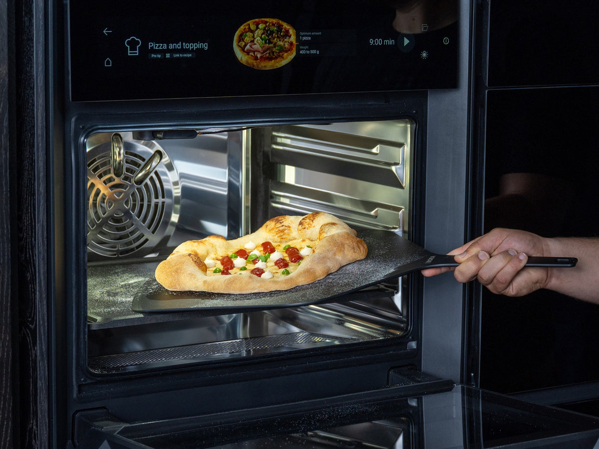 Pizza auf der Schaufel im BORA X BO